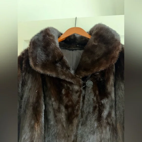 Elegant Brown Real Mink Fur Coat - Picture 5 of 7